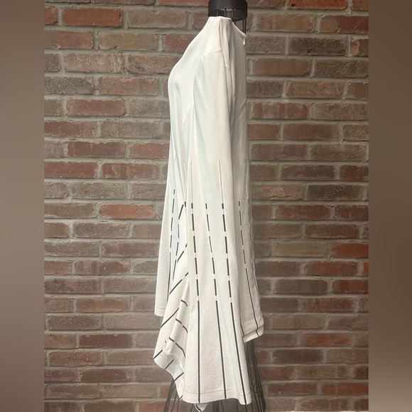 Prabal Gurung Peplum White with Black Stitching Asymmetrical Top. - Picture 4 of 7